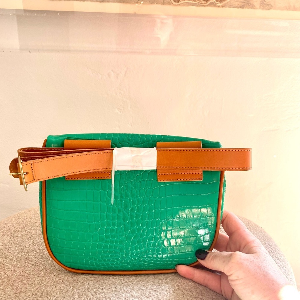 NWT CLASSIC CLARE V, Fanny Pack in the fabulous color Green!!!! - Picture 2 of 7